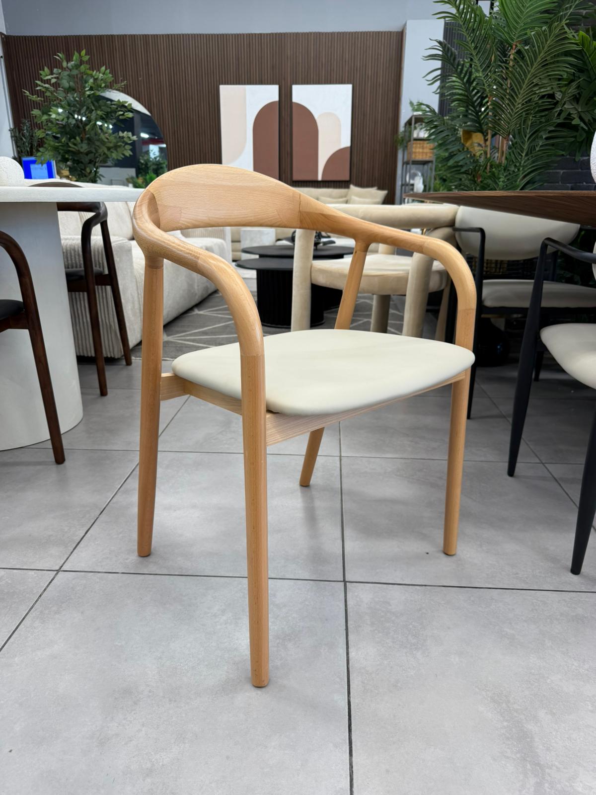 כיסא אוכל דגם ״Jord" בצבע שמנת