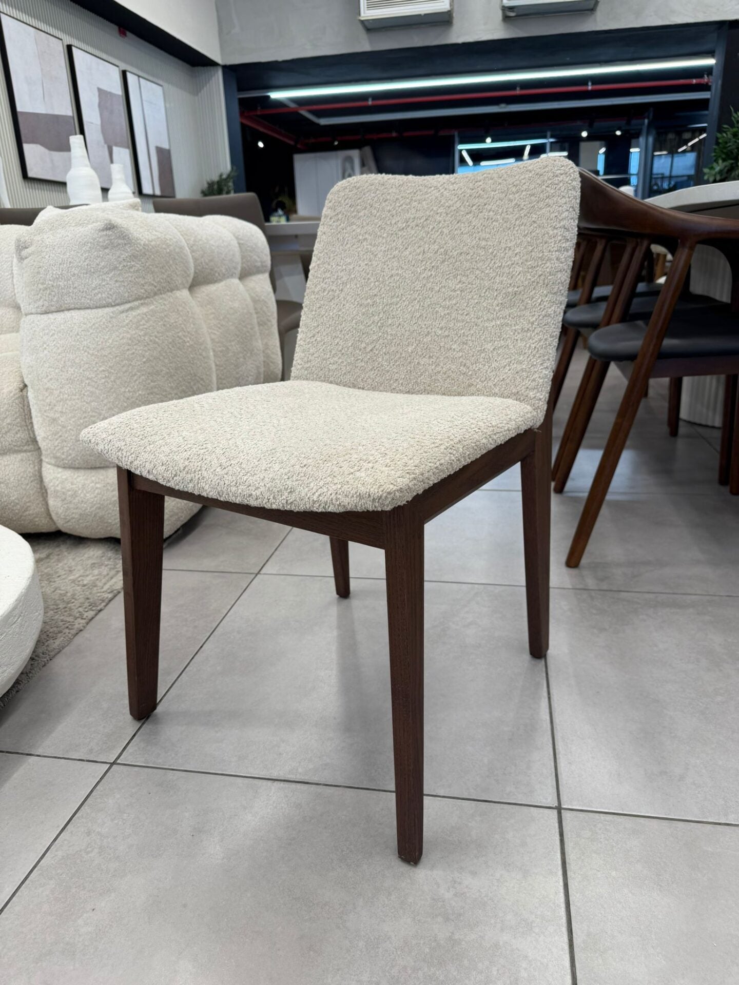 כיסא מעוצב דגם "Z"