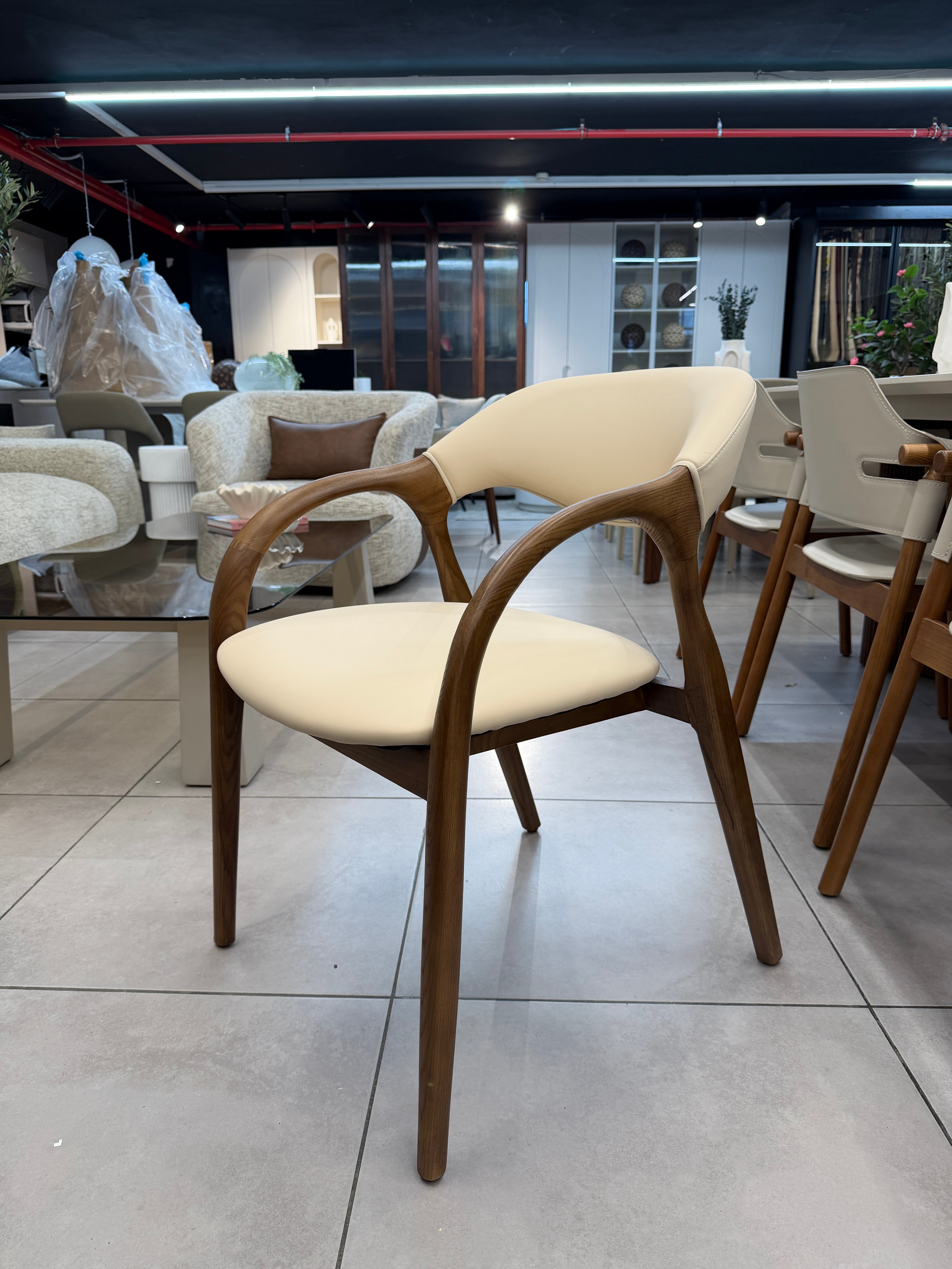 כיסא דגם ״אטלס״