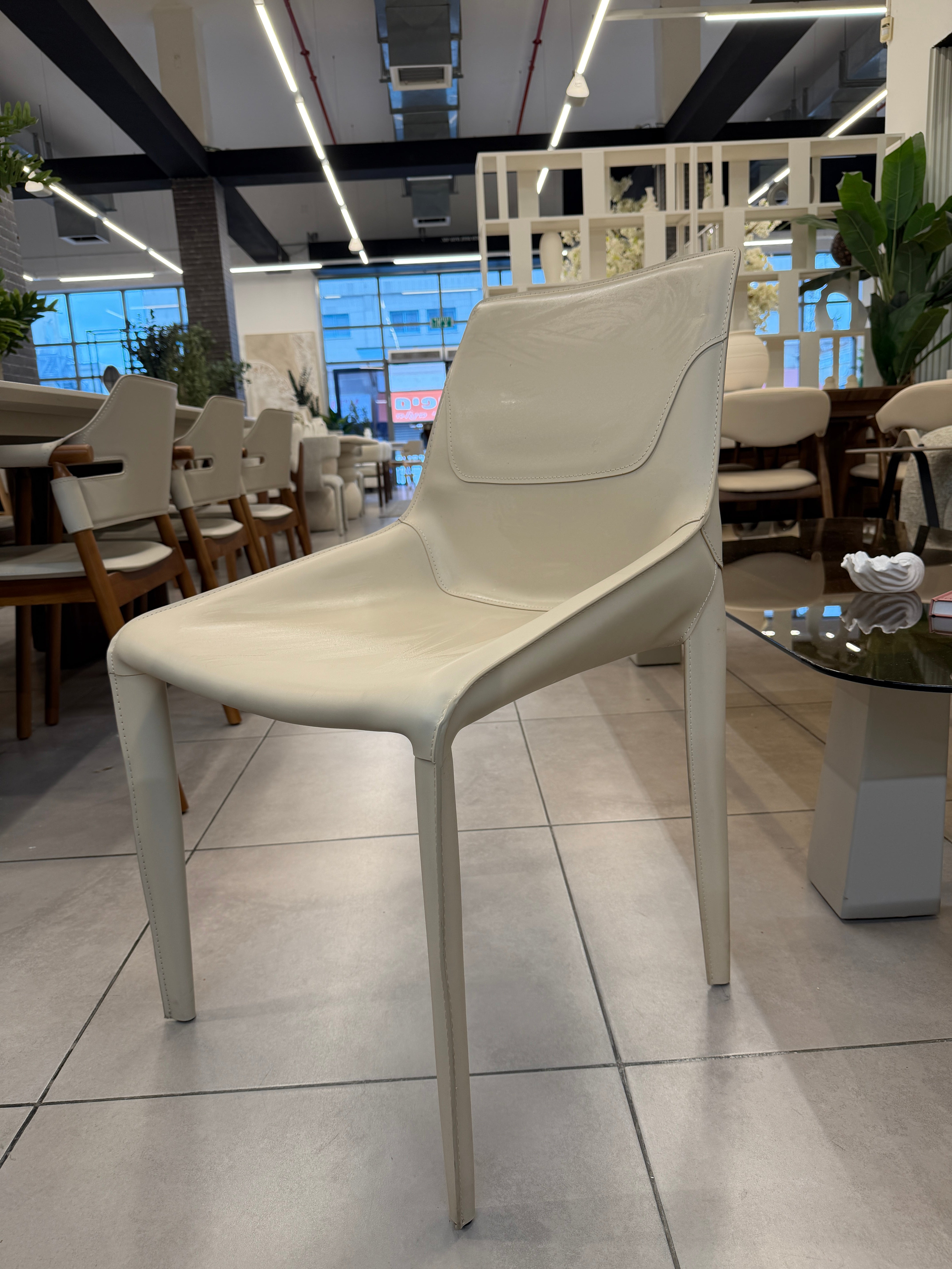 כיסא דגם ״אנסטסיה״