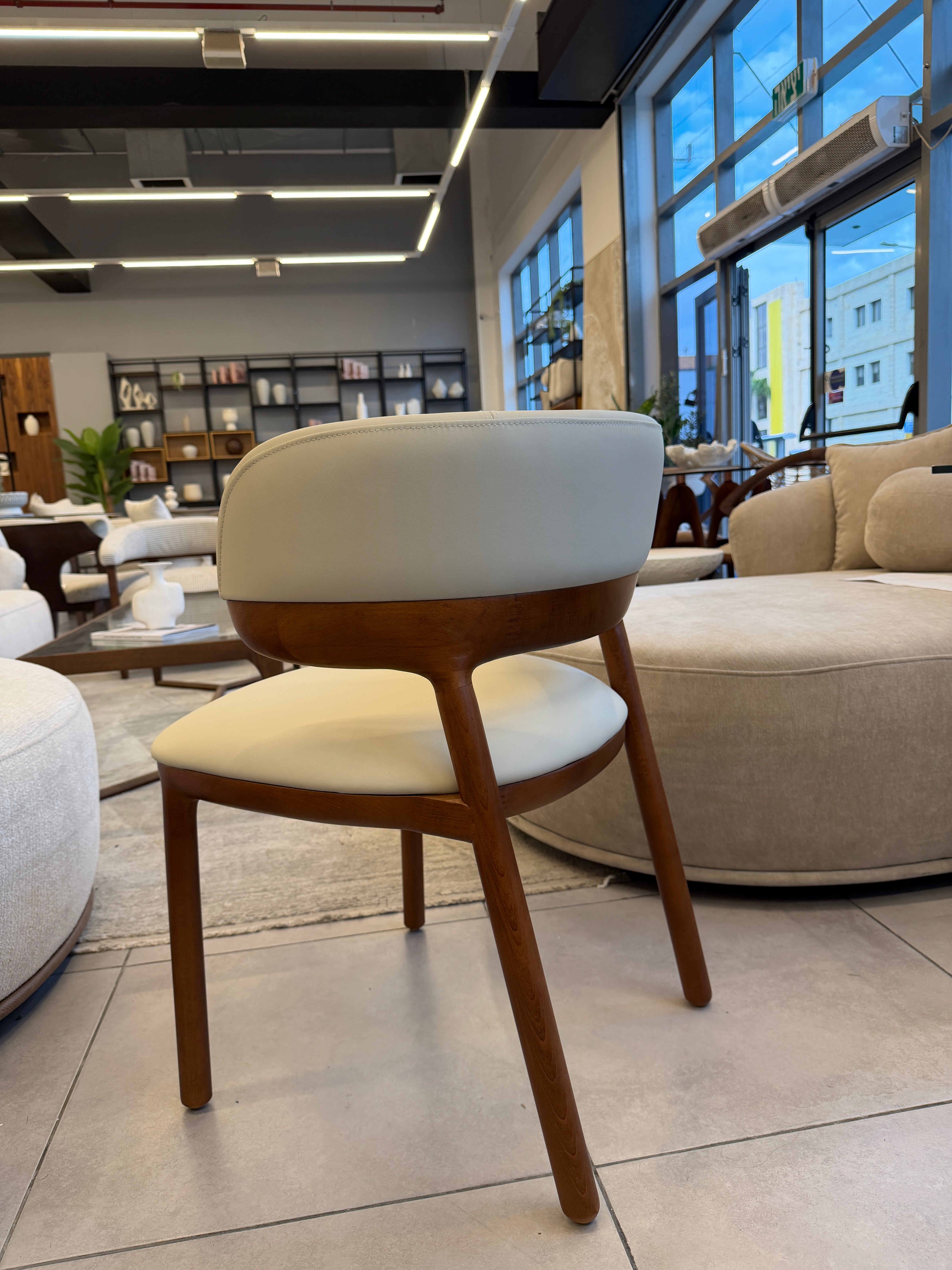 כיסא דגם ״ליברה״