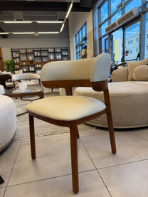 כיסא דגם ״ליברה״